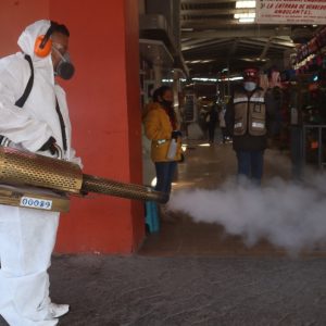 REFUERZA SALUD MUNICIPAL CON TERMONEBULIZACIONES EN EL ÁREA COMERCIAL