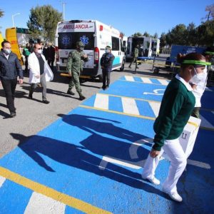 “A nombre de los saltillenses, gracias” Manolo a personal médico1