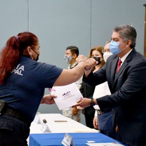 Alcalde hizo entrega de reconocimientos a policías municipales