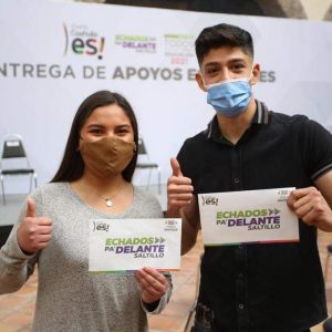 Apoya Manolo a estudiantes universitarios1