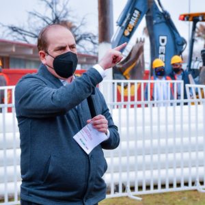 Banderazo de arranque a la introducción de línea de agua potable en calle San Luis1