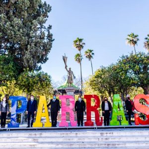 Develación de letras Parras