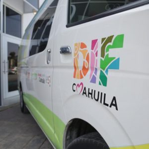 ENTREGA DIF COAHUILA UNIDAD PARA TRASLADO DE PERSONAS CON DISCAPACIDAD EN FRONTERA