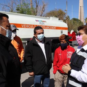 HECHO HISTÓRICO, AYUNTAMIENTO DOTA DE CAMIÓN CISTERNA A BOMBEROS