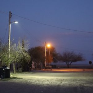 LLEVA ALCALDESA OBRA DE REVESTIMIENTO E ILUMINACIÓN AL EJIDO PRESA DE CLETO