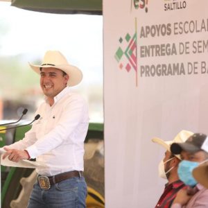 Apoyos escolares, semillas y barbecho para ejidos de Saltillo MJS