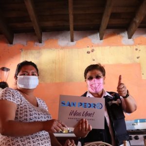BENEFICIA ALCALDESA A FAMILIAS SAMPETRINAS CON LA COLOCACIÓN DE SU TECHO