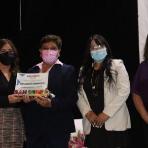 ENTREGA AYUNTAMIENTO RECONOCIMIENTOS A LAS MUJERES DESTACADAS EN EL MUNICIPIO1