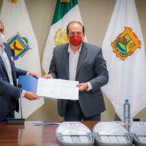 Entrega Phillips México certificado de garantía por 10 años para las luminarias LED1