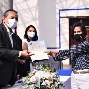 Entrega de certificados a mujeres que cursaron la preparatoria abierta1