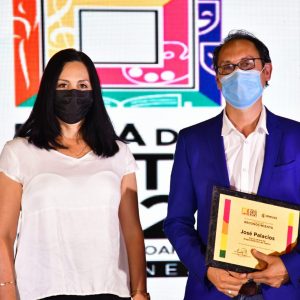 Entrega de reconocimiento al grupo de teatro Ecléctico1