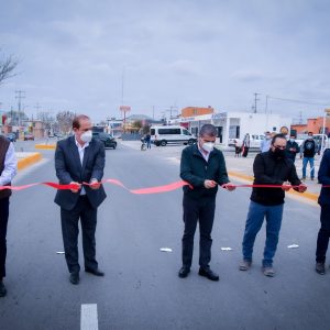 Entregan renovación total de la calle Juan de la Barrera