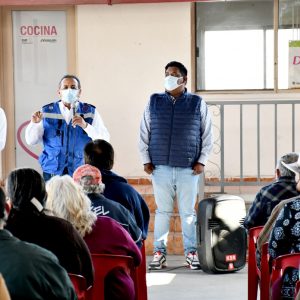 Logística de primer nivel ha permitido que los adultos acudan a vacunarse1