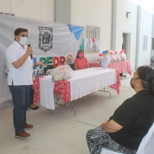 RECIBEN INTEGRANTES DE CURSO DE SAN VALENTIN APOYO EN ESPECIE1