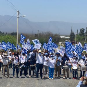 CONSIGUE ALFREDO PAREDES APOYO DE CAMPESINOS1