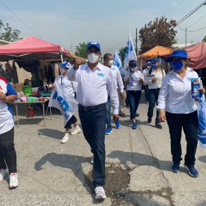 Recorrido por la Pulga de la colonia Las Flores llevó a cabo Mario Dávila