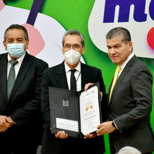 Alcalde presente en la entrega de “Presea magisterial 2021”