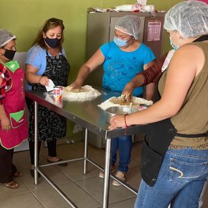 IMPARTEN CURSO DE REPOSTERÍA DIRIGIDO A MUJERES COAHUILENSES EN EL CIP ‘DIANA LAURA’1