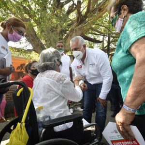 ROMÁN ALBERTO CEPEDA VISITA A LOS LOCATARIOS DEL MERCADO MADERO1
