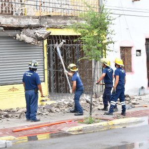 Bomberos y Protección Civil estuvieron al pendiente del comportamiento meteorológico1