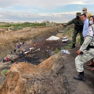 Trabajadores de mina que realizaban labores quedaron atrapados.