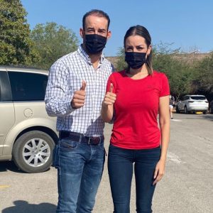 Verónica Martínez acudió a votar en la casilla de la sección 1172OKOKOK