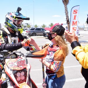 ARRIBAN PILOTOS DE LA COAHUILA 1000 A LA META EN EL CENTRO DE CONVENCIONES DE TORREÓN