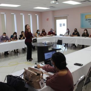 CAPACITAN A FUNCIONARIOS EN ATENCIÓN PRESENCIAL