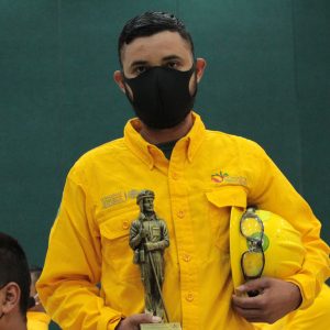 HONRAN A LOS MÁS DE 20 MIL COMBATIENTES DEL FUEGO FORESTAL DEL PAÍS