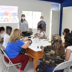 REACTIVA INSTANCIA DE LA MUJER MUNICIPAL PLATICAS Y TALLERES A MUJERES DE MONCLOVA