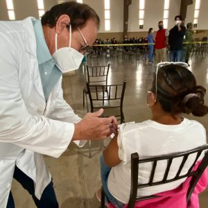 SUPERVISA SALUD COAHUILA VACUNA A POBLACIÓN DE 30 A 39 AÑOS