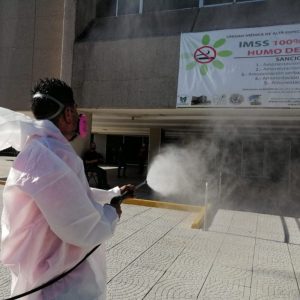 Ante tercera ola de COVID-19 se sanitizan hospitales y espacios públicos