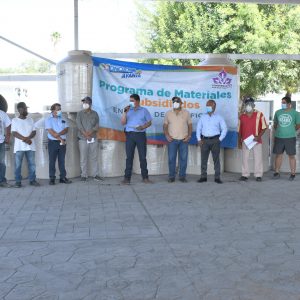 Ciudadanos aprovechan oportunidad de adquirir tinacos a precio subsidiado1