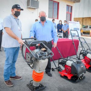 Entrega Gobierno Municipal equipo de bacheo al sindicato de Obras Públicas (2)