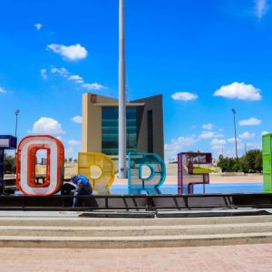 Instalan nuevas letras monumentales en Plaza Mayor