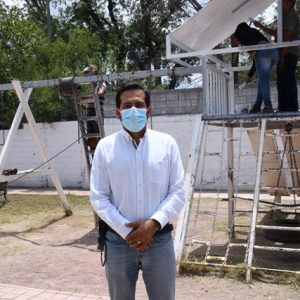 Trabajos de mantenimiento en la Plaza de Estancias de Santa Ana