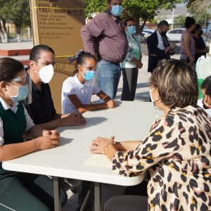 ENTREGA CHEMA MORALES ESCUELAS AL 50 EN LA COLONIA ESMERALDA