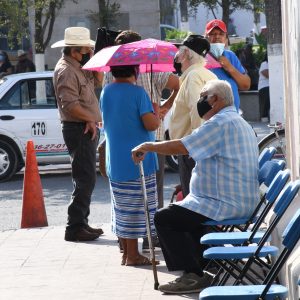 Especialistas en oftalmología hicieron pruebas a pensionados1