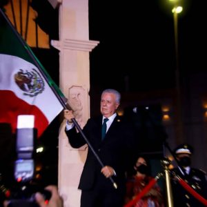 Se vive noche mexicana en explanada de Plaza Mayor de Torreón1