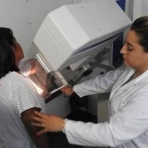 Invitación para que aprovechen la brigada contra el cáncer de mama.jfifOKOKOK