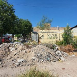 Mantenimiento Urbano retira escombro de banquetas del Centro de Torreón