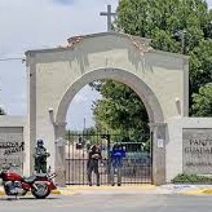 Se coordinarán CANACO y ayuntamiento para que haya orden a las afueras de los panteones1