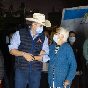 Dan banderazo para iniciar la obra de pavimentación