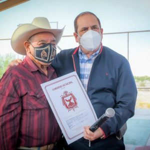 Entrega alcalde Claudio Bres títulos de propiedad a 87 beneficiarios1