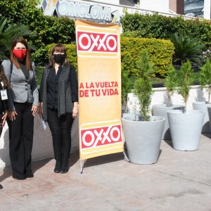 Entrega de maceteros y bancas1