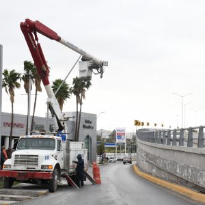Personal de Alumbrado Público trabaja en la reposición de luminarias1