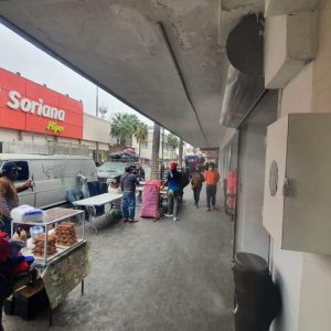 Plazas y Mercados realiza operativo de ordenamiento en la Hidalgo1