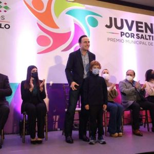 Reitera Manolo su compromiso con la juventud saltillense1