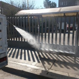 Salud Municipal sanitiza 84 taxis y paraderos de autobuses