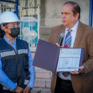 Entrega Gobierno Municipal cheque a Colegio de Arquitectos